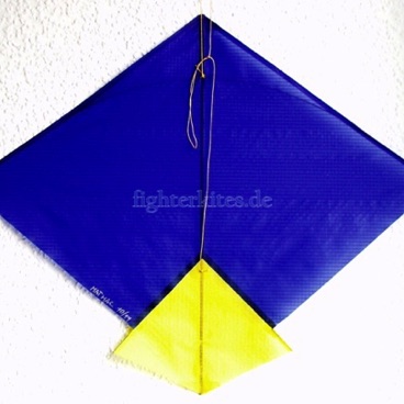 Segel: appliziert
Segelmaterial: Ripstop-Nylon
Bogenstab: Carbon 1,2 mm
Mittelstab: Bambus
Gesamtgewicht: 10,9 g